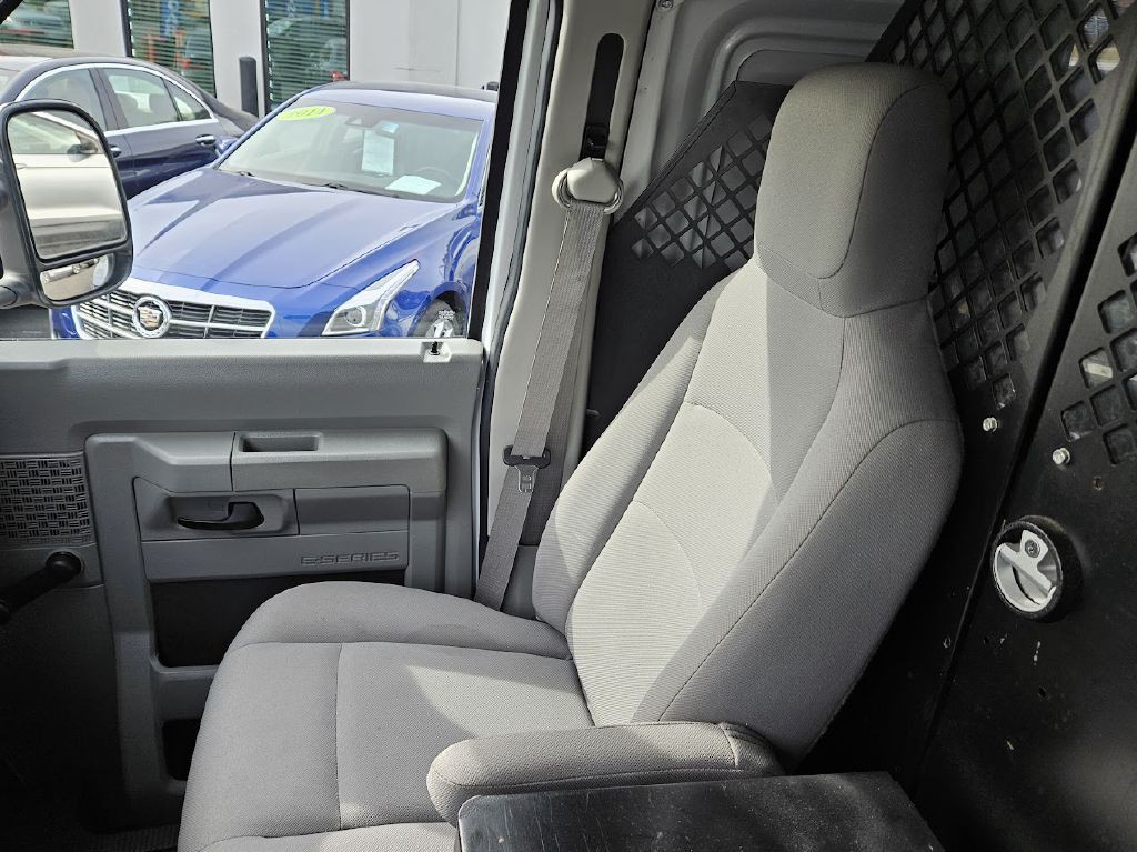 2014 Ford Econoline Image 25