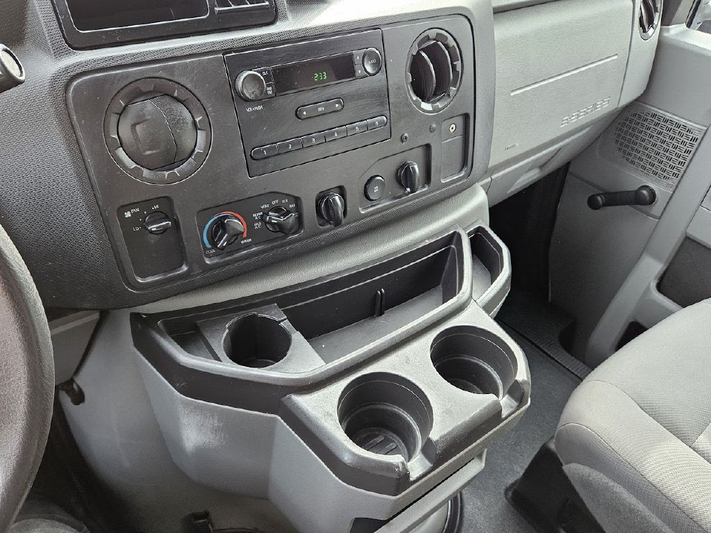 2014 Ford Econoline Image 26