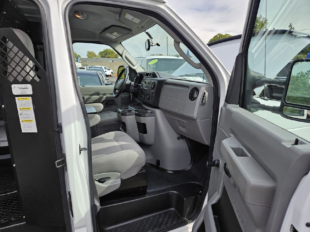 2014 Ford Econoline Image 32