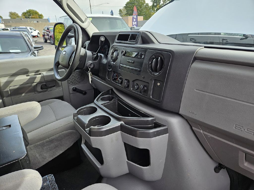 2014 Ford Econoline Image 34