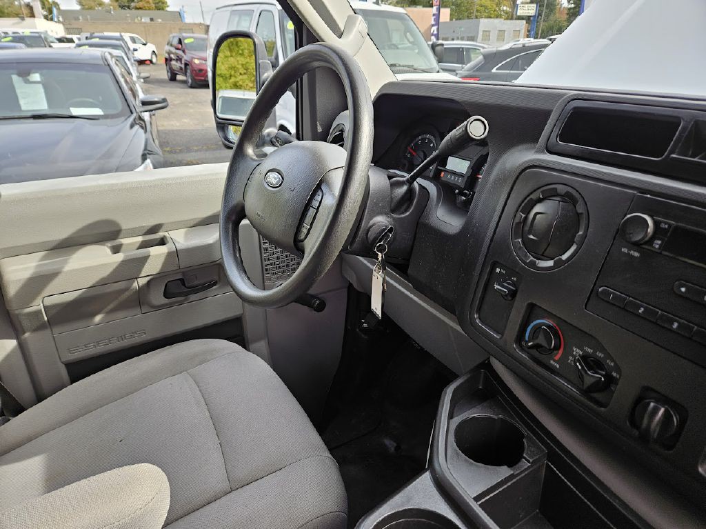2014 Ford Econoline Image 35
