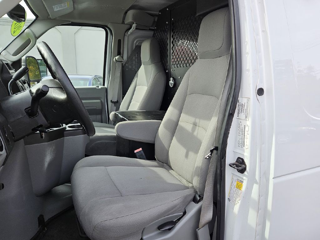 2014 Ford Econoline Image 28