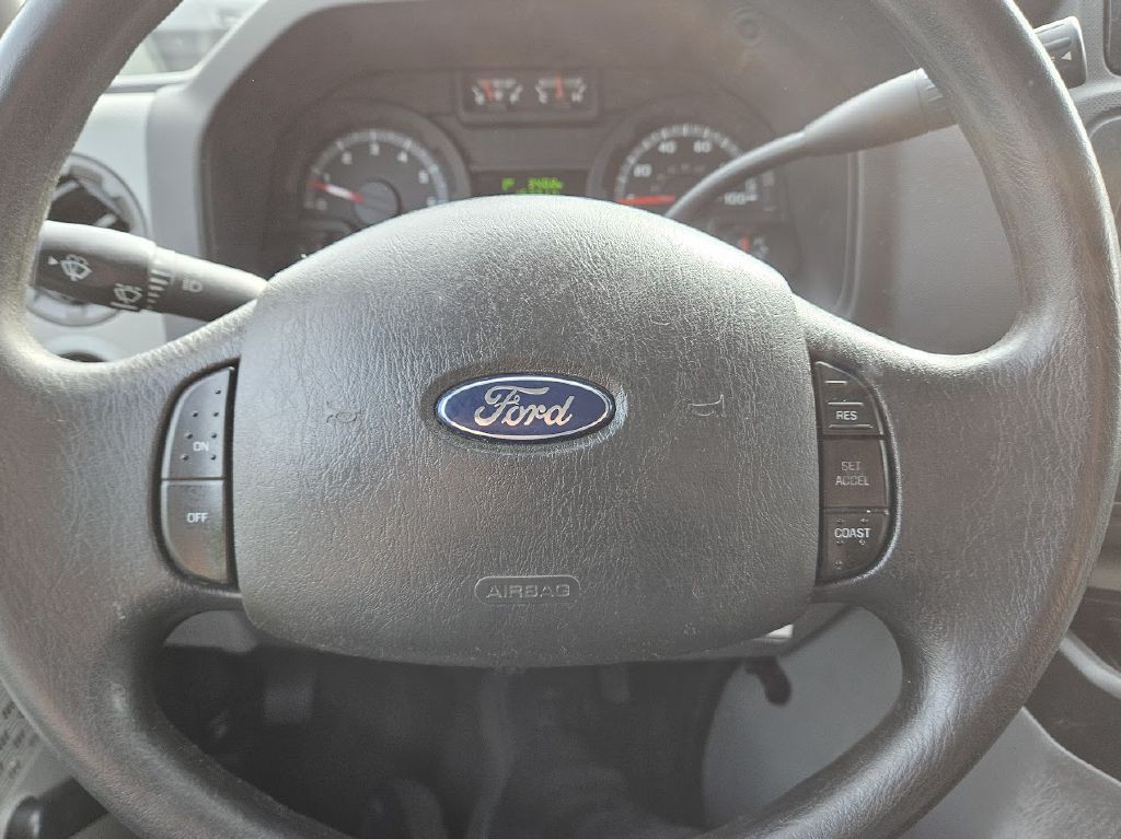 2014 Ford Econoline Image 30