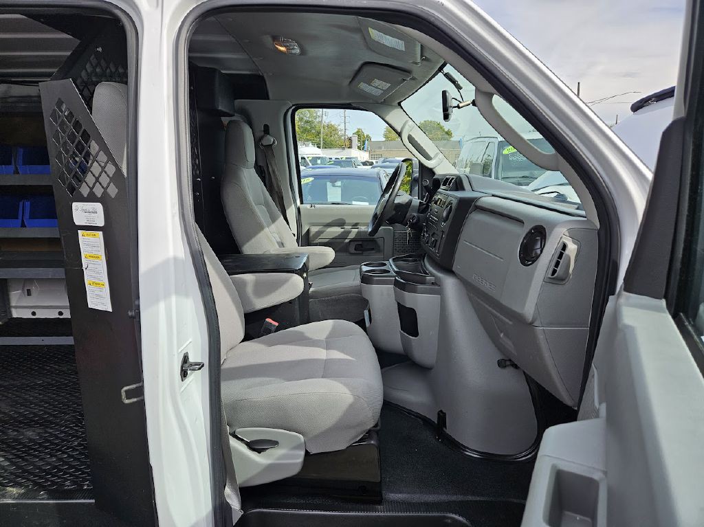 2014 Ford Econoline Image 39