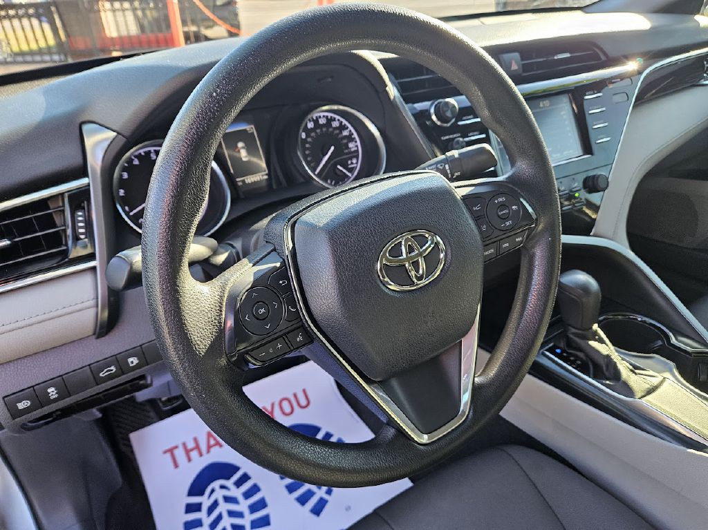 2018 Toyota Camry Image 16