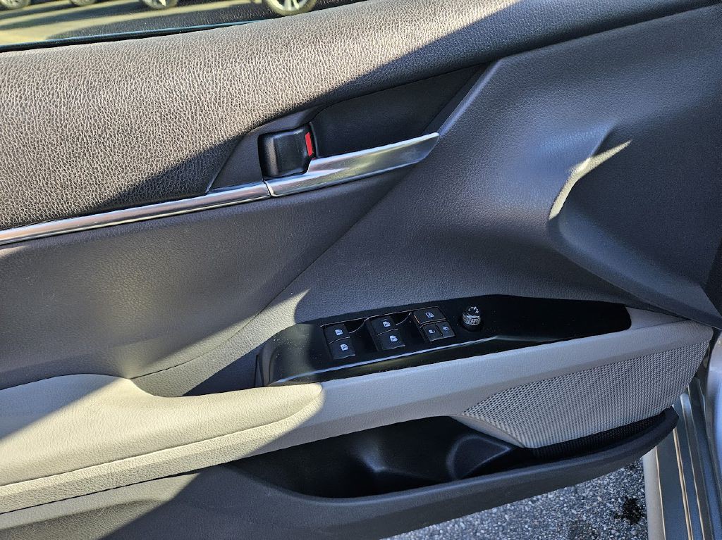 2018 Toyota Camry Image 18
