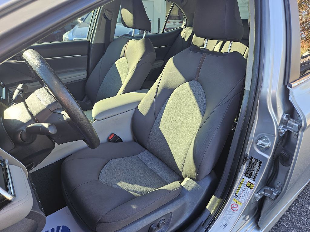 2018 Toyota Camry Image 19