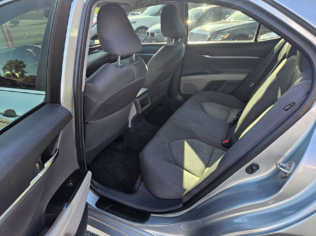 2018 Toyota Camry Image 32