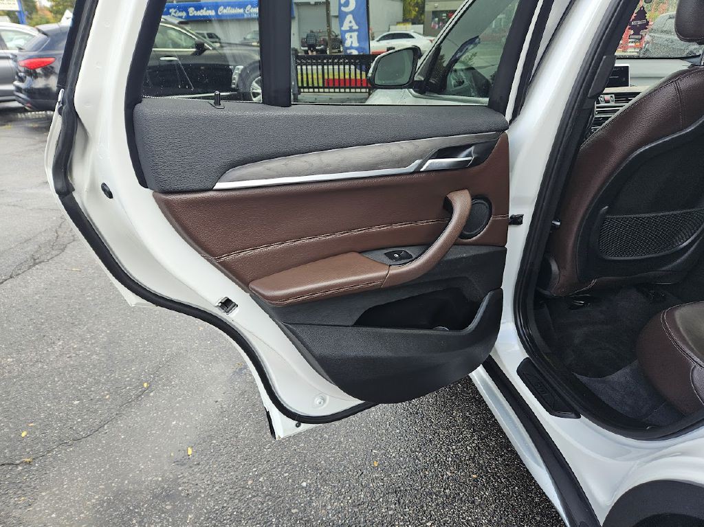 2017 BMW X1 Image 32