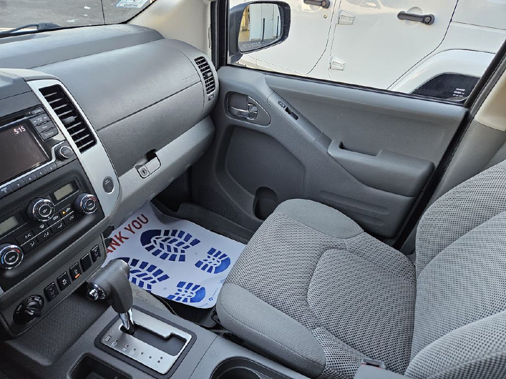 2016 Nissan Frontier Image 24