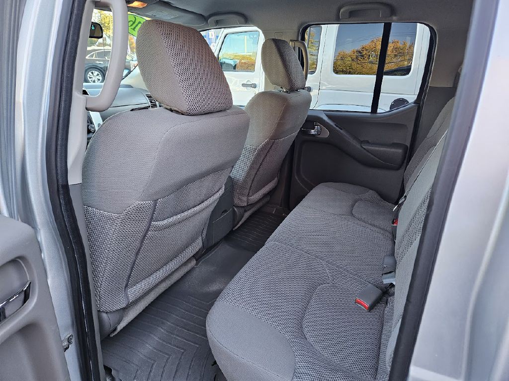 2016 Nissan Frontier Image 33
