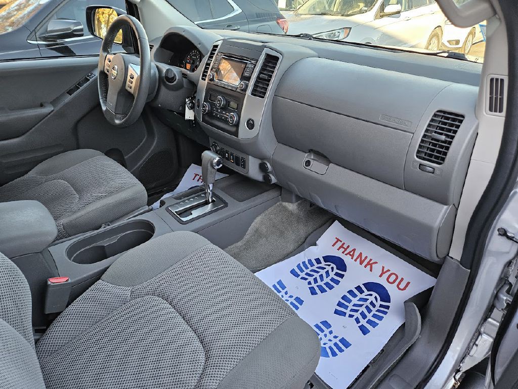 2016 Nissan Frontier Image 38