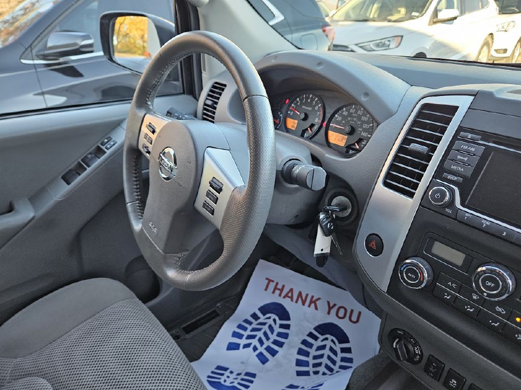 2016 Nissan Frontier Image 40