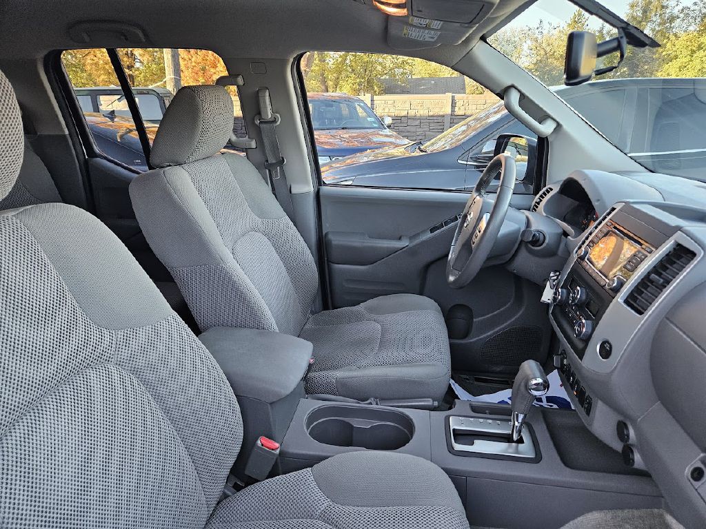 2016 Nissan Frontier Image 41