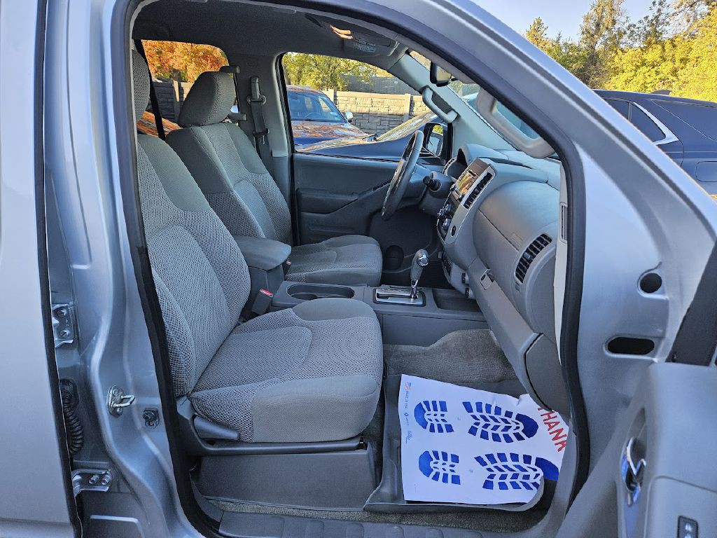 2016 Nissan Frontier Image 42