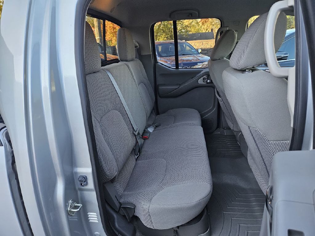 2016 Nissan Frontier Image 45