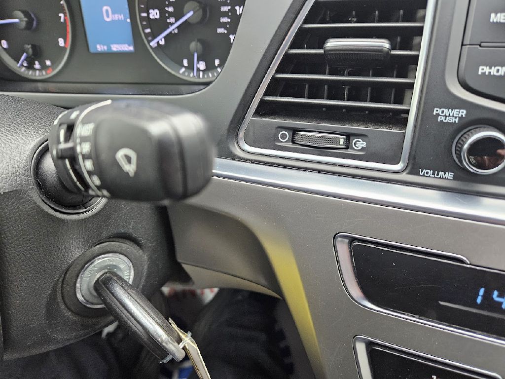 2015 Hyundai Sonata Image 24