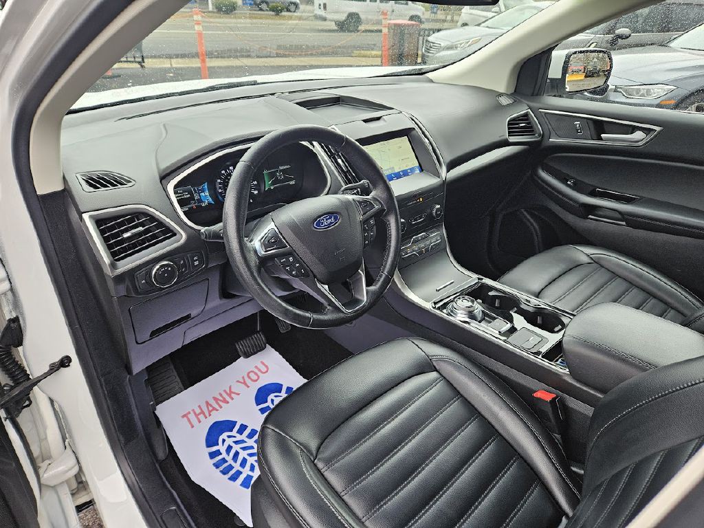 2020 Ford Edge Image 9