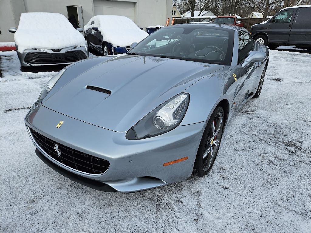 2014 Ferrari CALIFORNIA Image 2