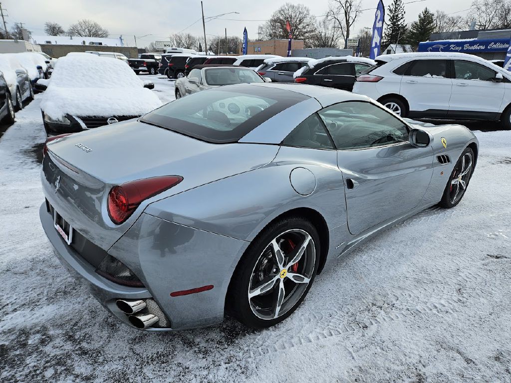 2014 Ferrari CALIFORNIA Image 8