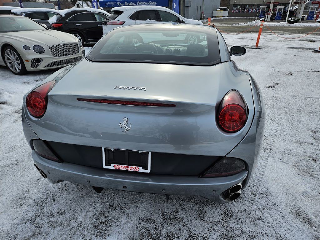 2014 Ferrari CALIFORNIA Image 10