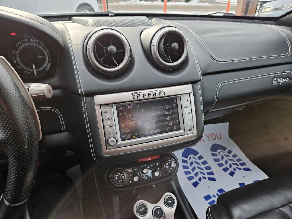 2014 Ferrari CALIFORNIA Image 25