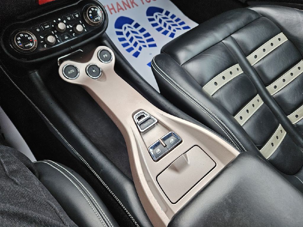 2014 Ferrari CALIFORNIA Image 32