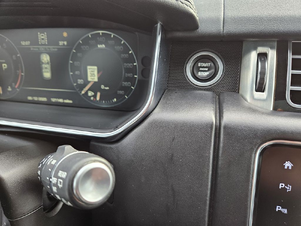 2016 Land Rover Range Rover Image 21