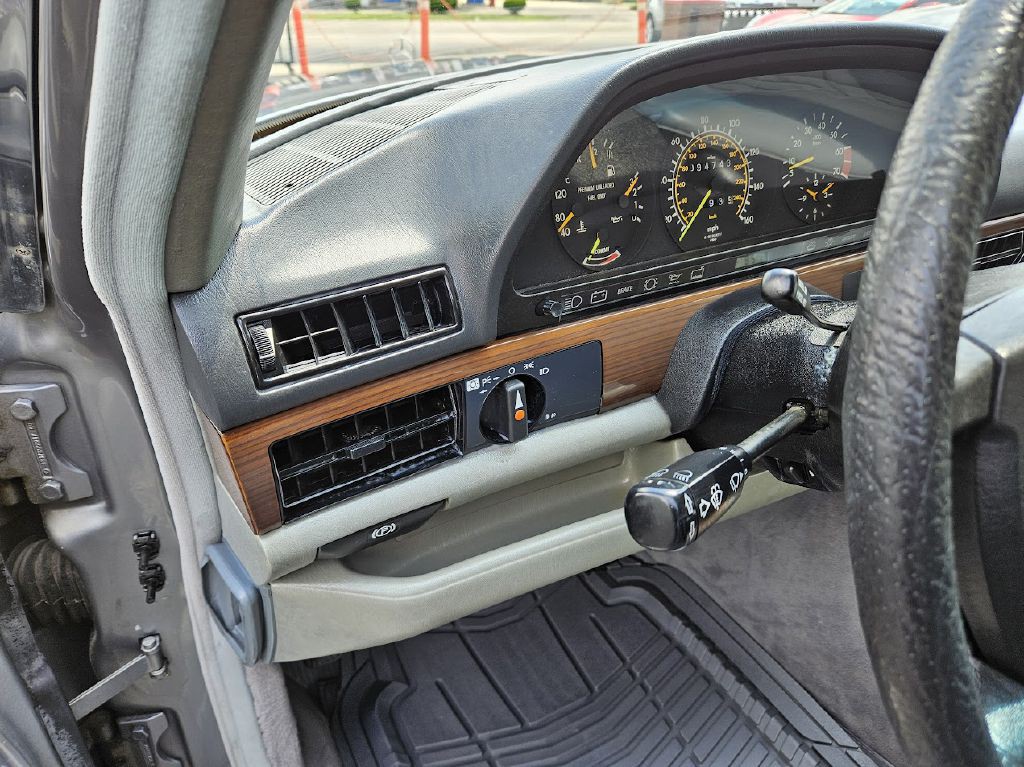 1987 Mercedes-Benz 420-Class Image 19