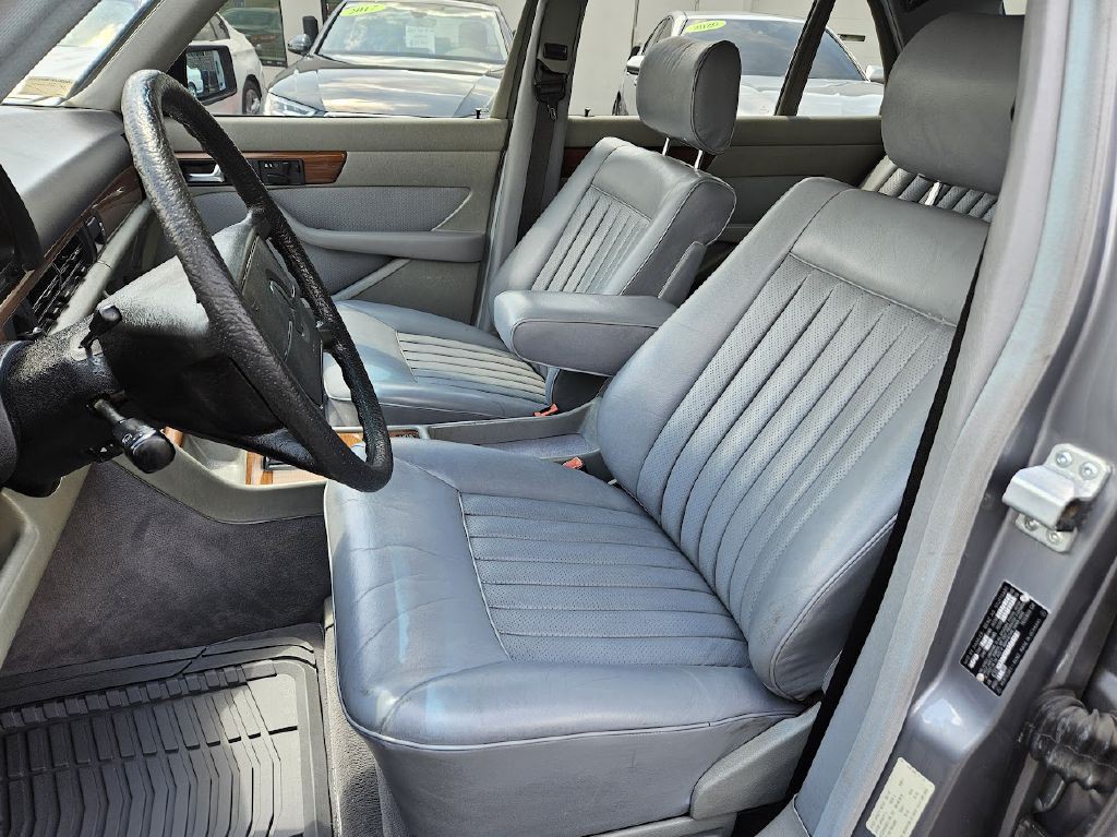 1987 Mercedes-Benz 420-Class Image 21
