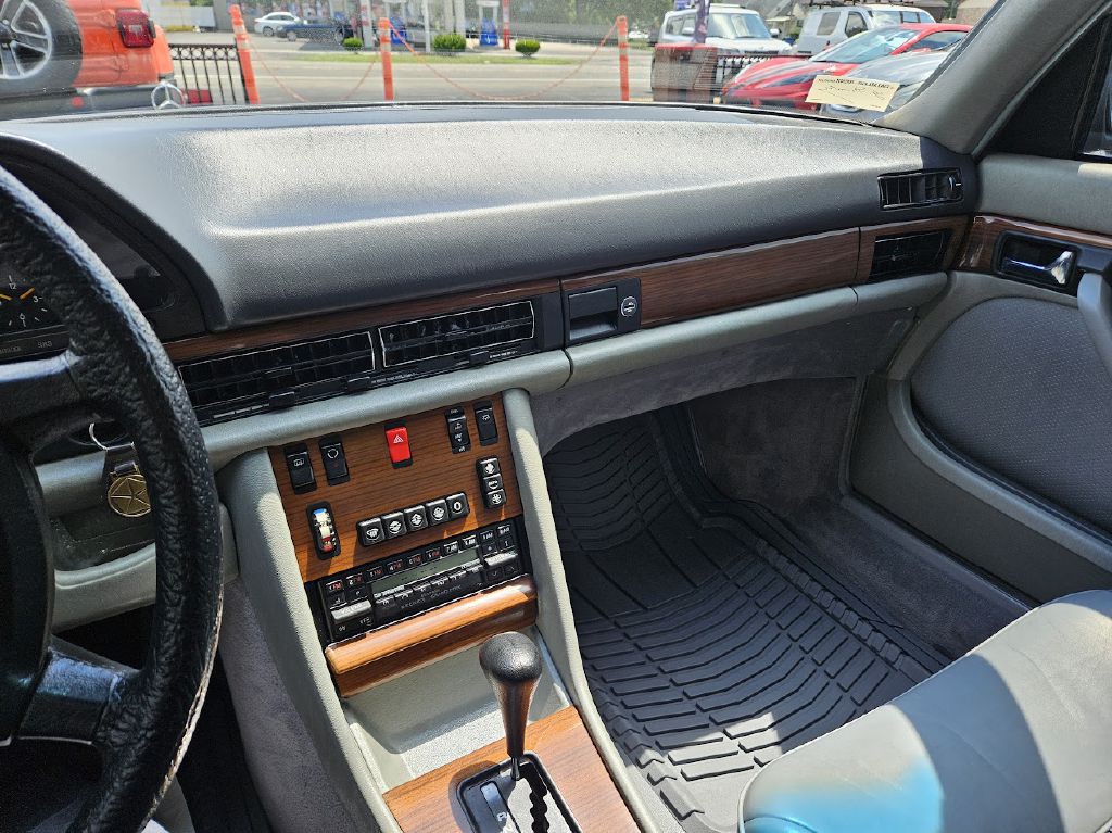 1987 Mercedes-Benz 420-Class Image 24