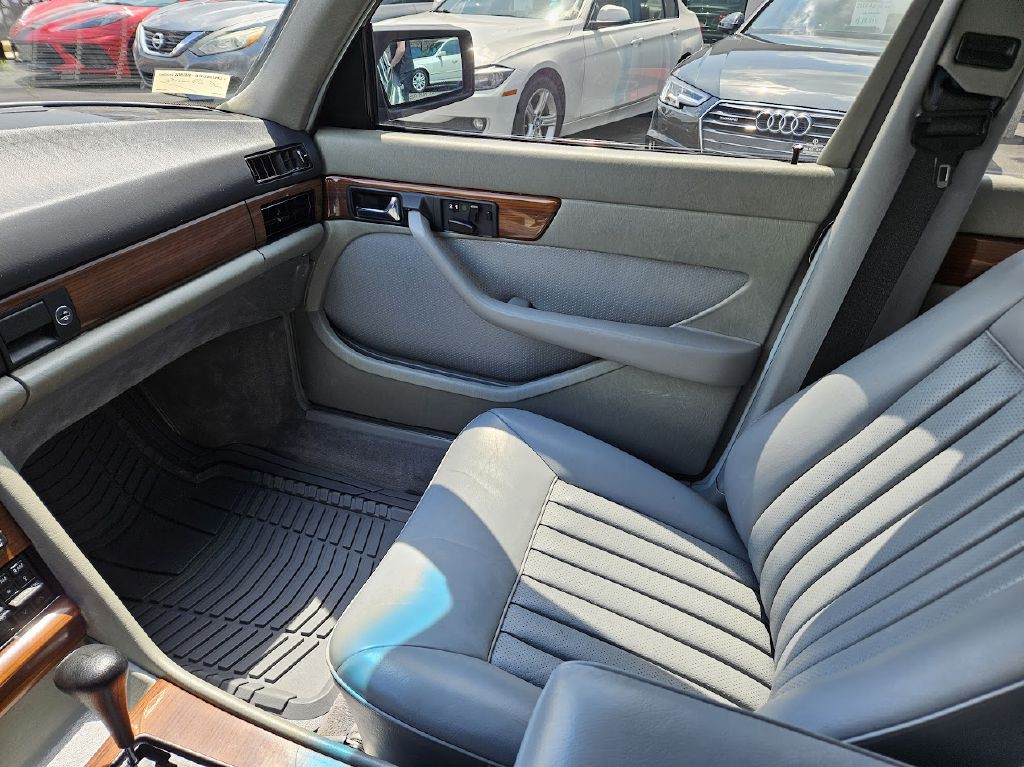 1987 Mercedes-Benz 420-Class Image 25