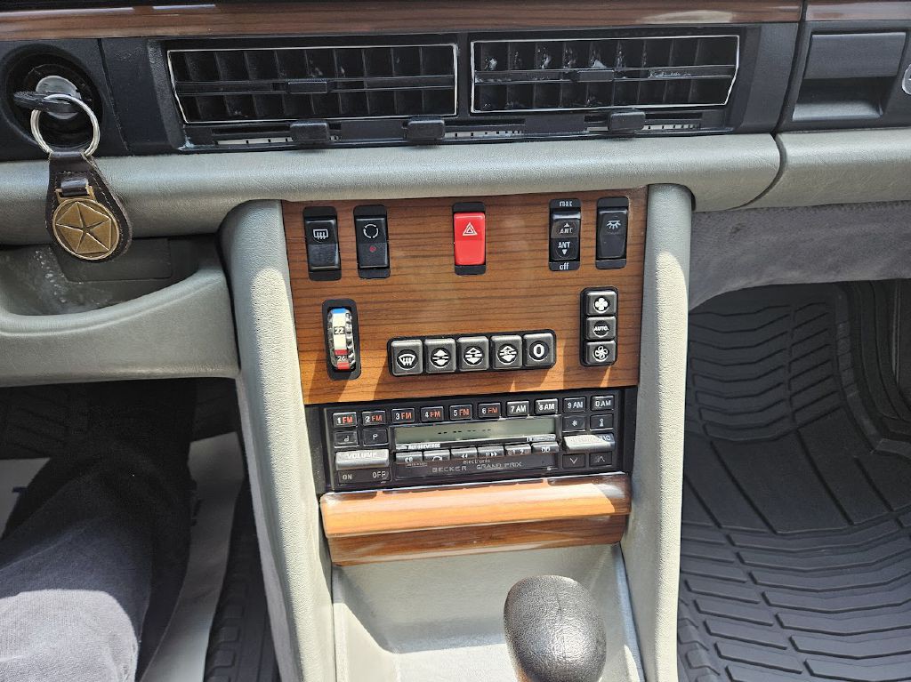 1987 Mercedes-Benz 420-Class Image 27
