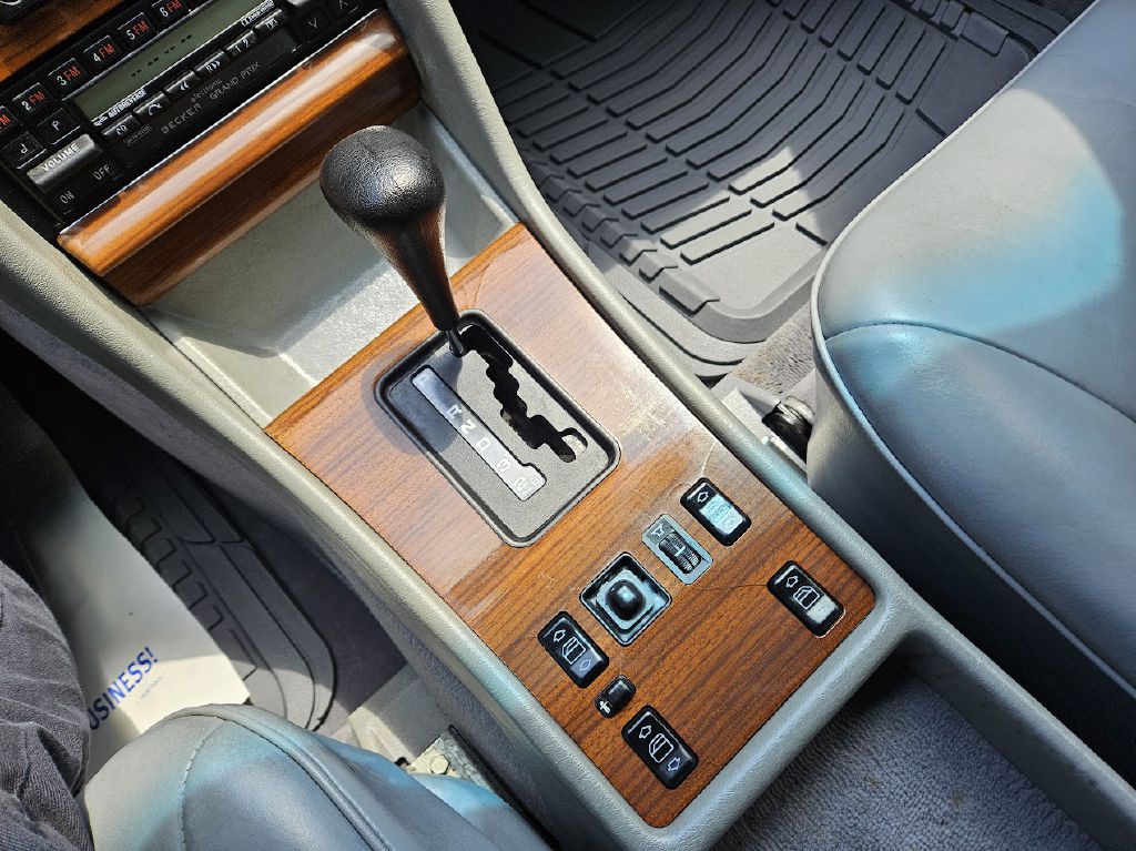 1987 Mercedes-Benz 420-Class Image 28