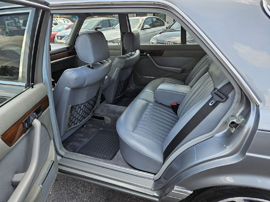 1987 Mercedes-Benz 420-Class Image 31