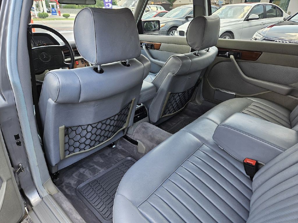 1987 Mercedes-Benz 420-Class Image 32