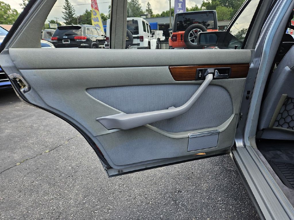 1987 Mercedes-Benz 420-Class Image 34