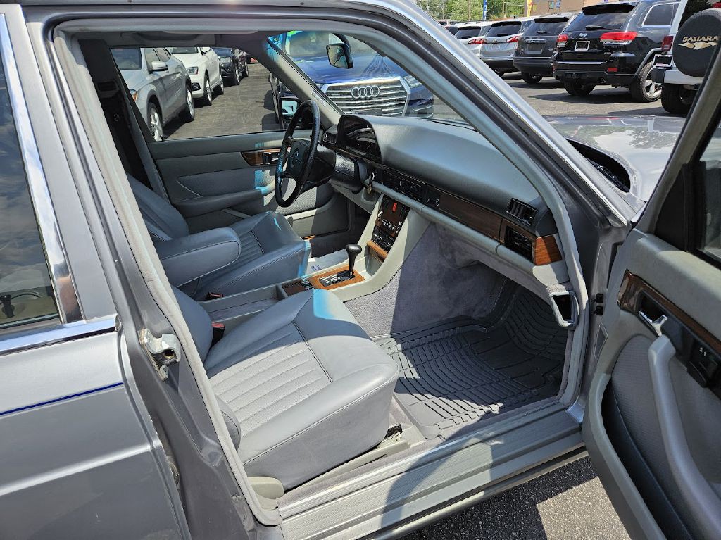 1987 Mercedes-Benz 420-Class Image 40