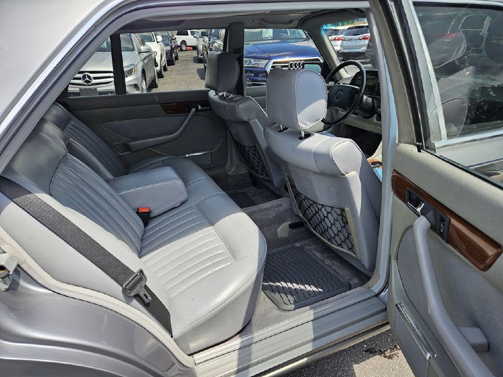 1987 Mercedes-Benz 420-Class Image 48