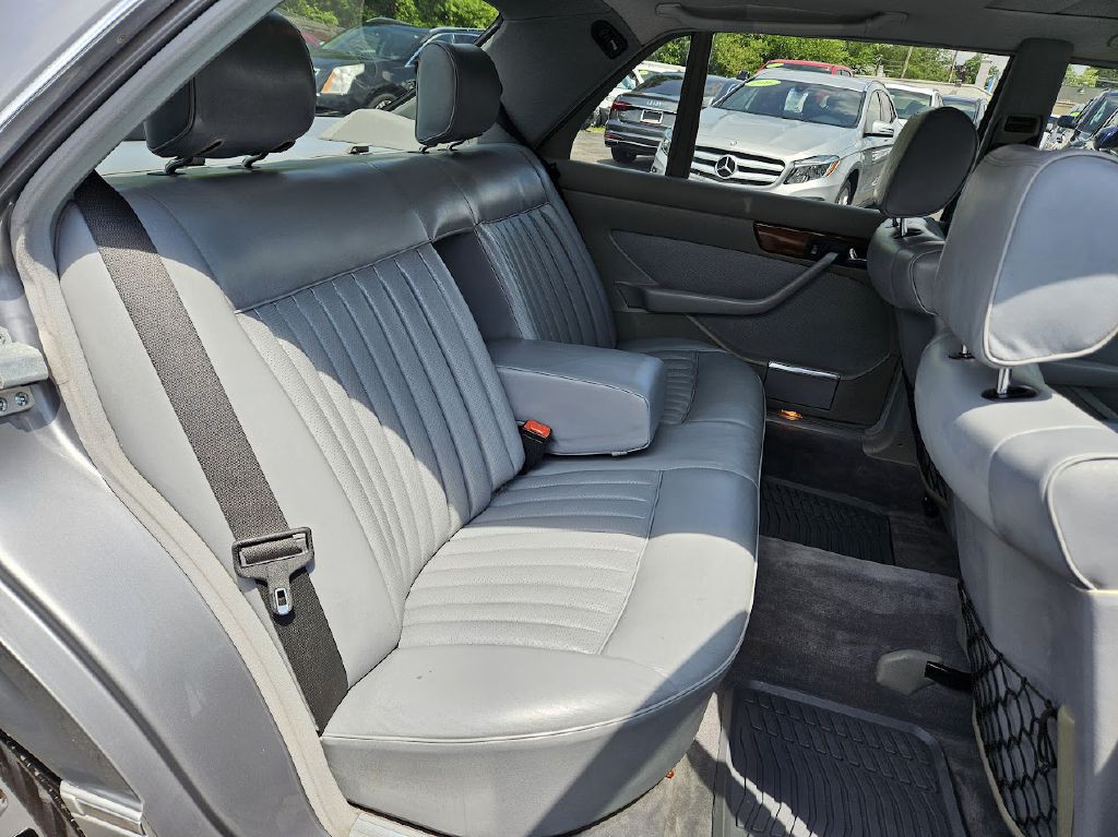 1987 Mercedes-Benz 420-Class Image 49