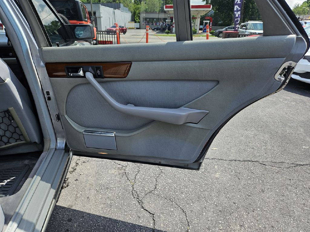 1987 Mercedes-Benz 420-Class Image 52