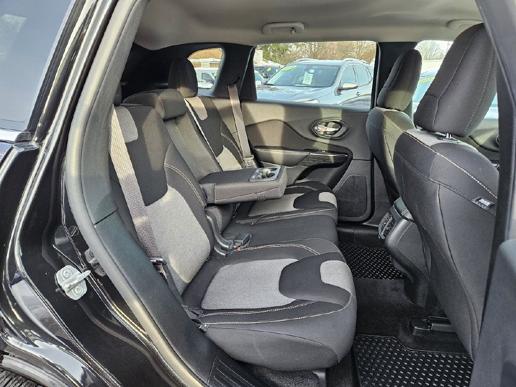 2014 Jeep Cherokee Image 16