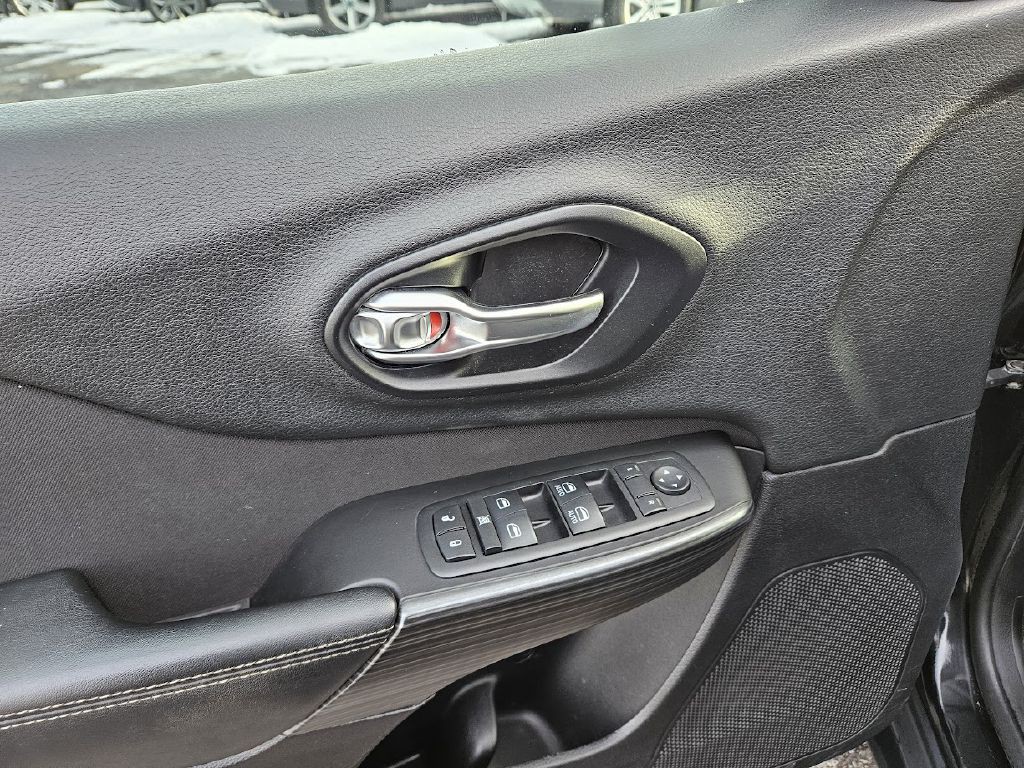 2014 Jeep Cherokee Image 25