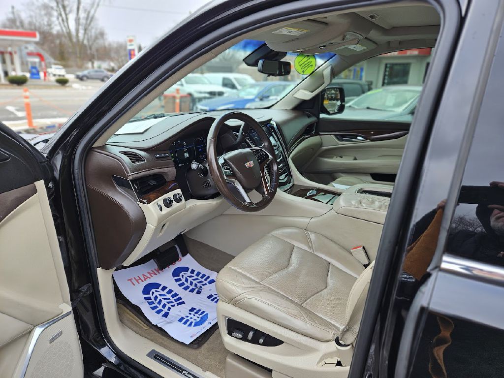2017 Cadillac Escalade Image 6