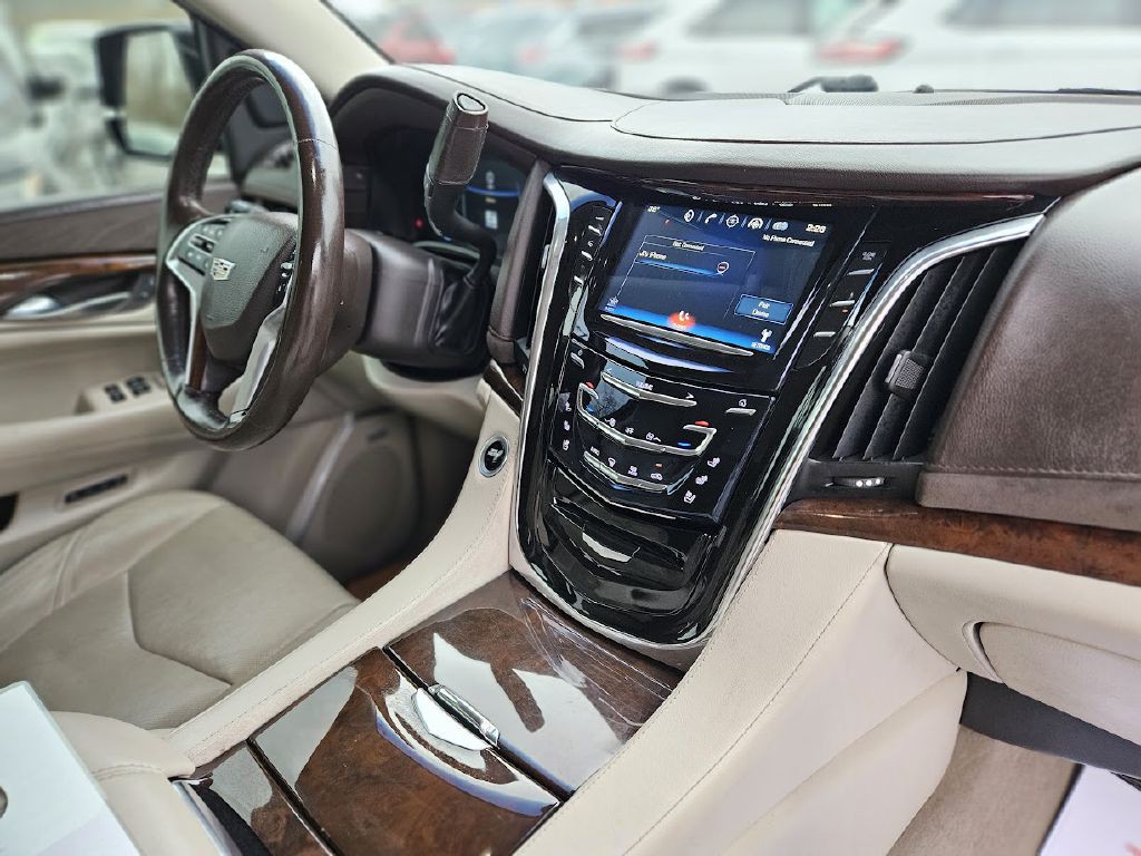 2017 Cadillac Escalade Image 9