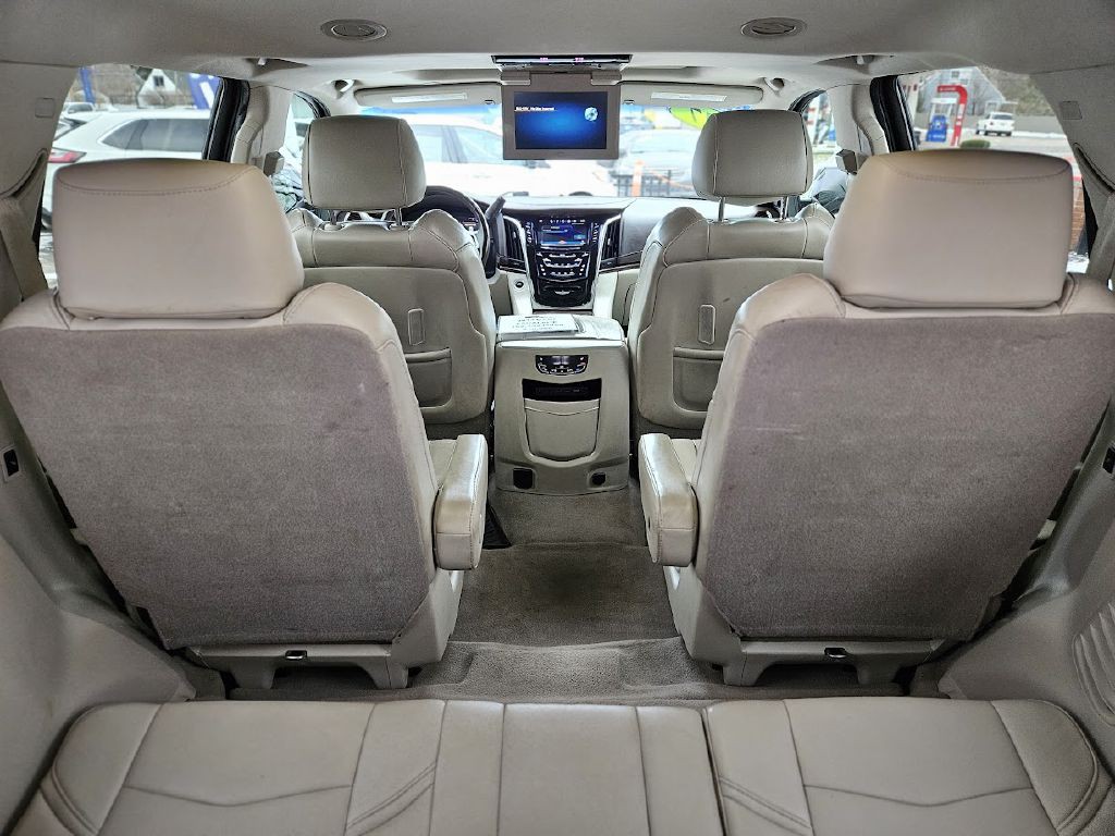 2017 Cadillac Escalade Image 13