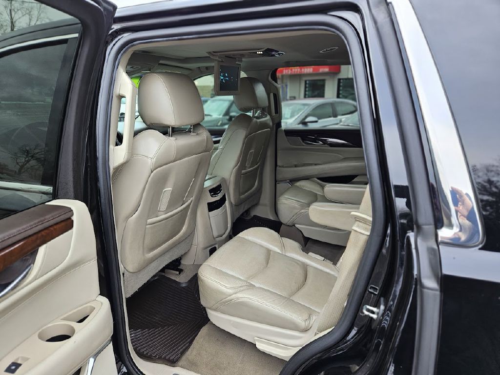 2017 Cadillac Escalade Image 14
