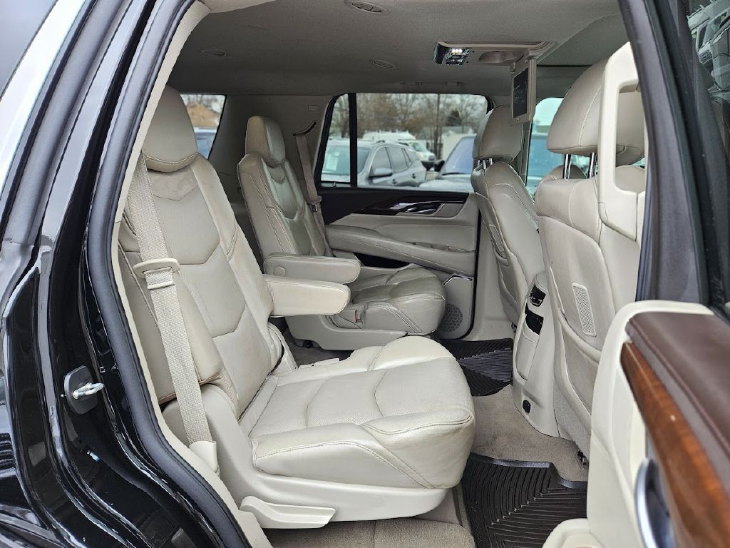 2017 Cadillac Escalade Image 15