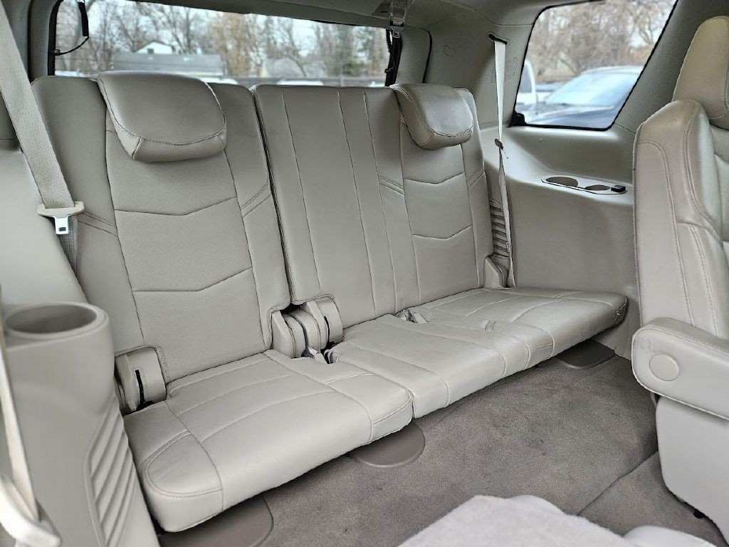2017 Cadillac Escalade Image 16