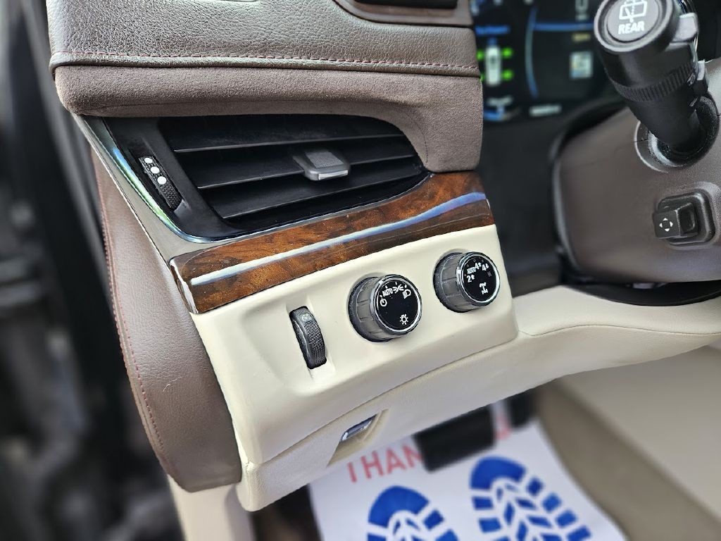 2017 Cadillac Escalade Image 28